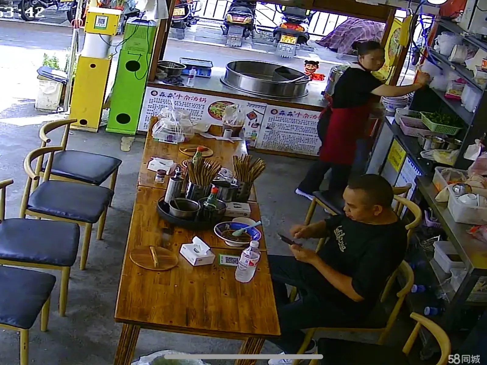 （转让）门面位于四号区斑马线前面50米，位置好，租金便宜